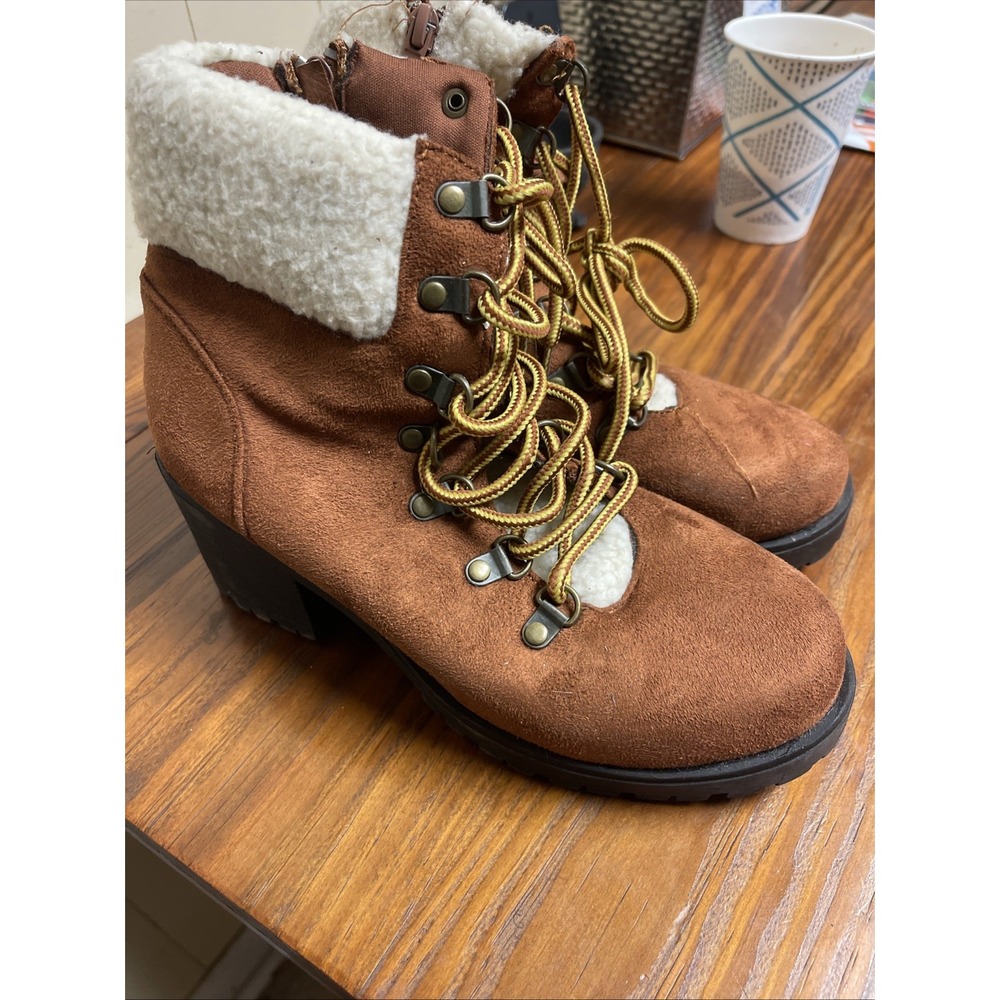 Womens Winter boots size 6.5 Catherine Malandrino Faux Fur Excellent condition!
